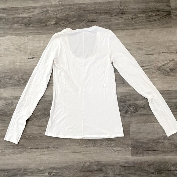 🍋 Lululemon Anahatasana Long Sleeve Tee
in white - Picture 4 of 11